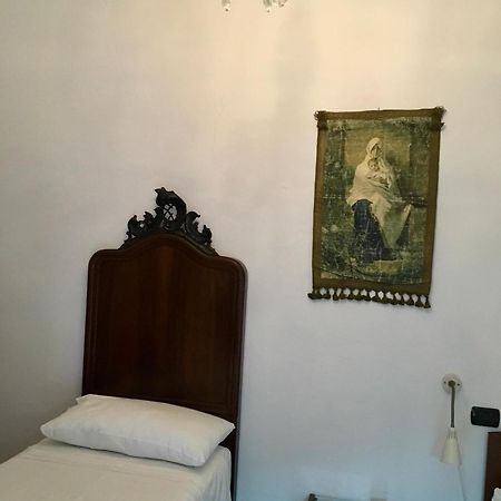 Il Nido Della Rondine Bed & Breakfast Leivi Exterior photo