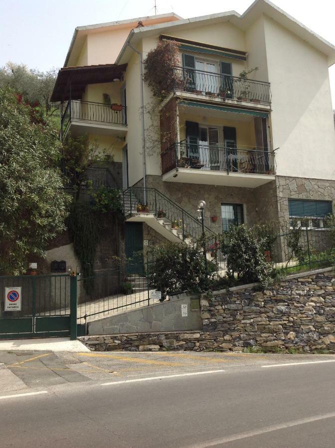 Il Nido Della Rondine Bed & Breakfast Leivi Exterior photo