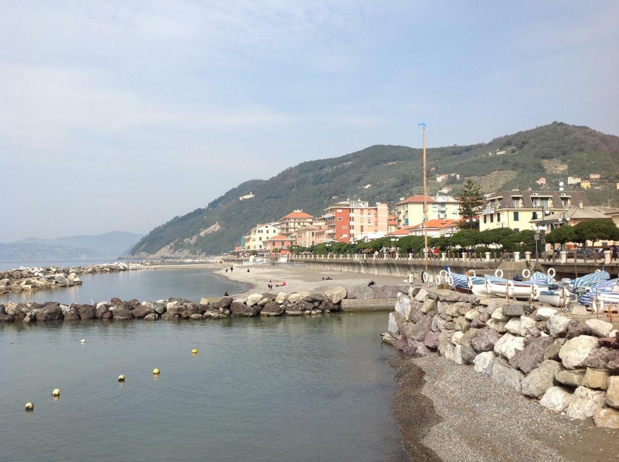 Il Nido Della Rondine Bed & Breakfast Leivi Exterior photo