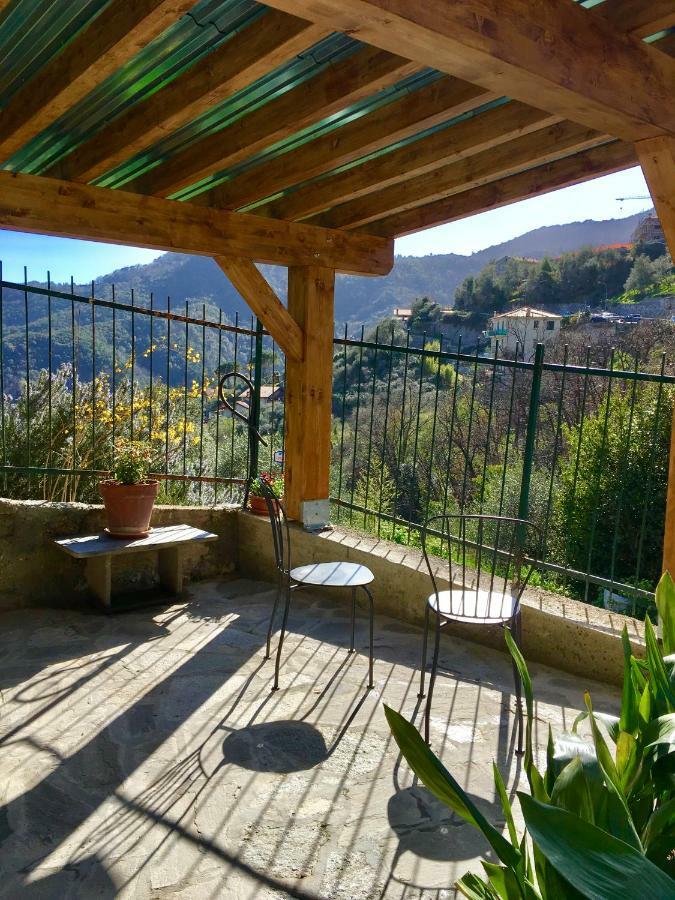 Il Nido Della Rondine Bed & Breakfast Leivi Exterior photo