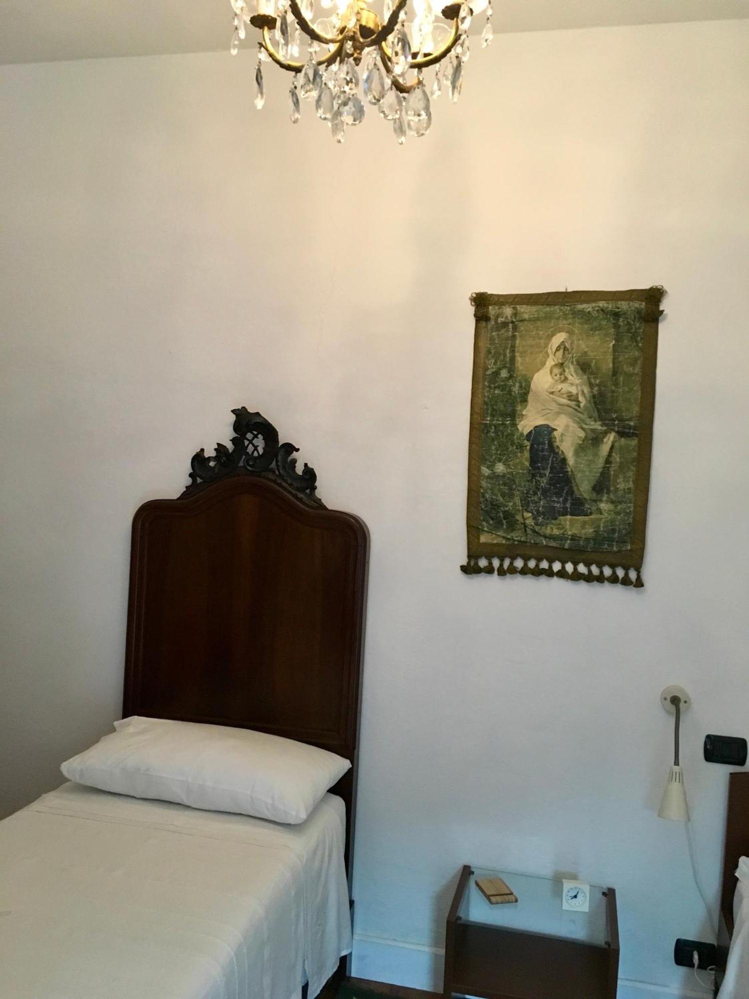 Il Nido Della Rondine Bed & Breakfast Leivi Exterior photo