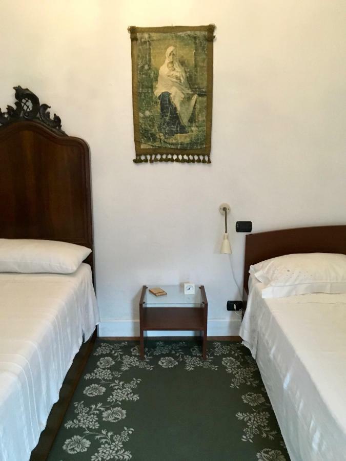 Il Nido Della Rondine Bed & Breakfast Leivi Exterior photo