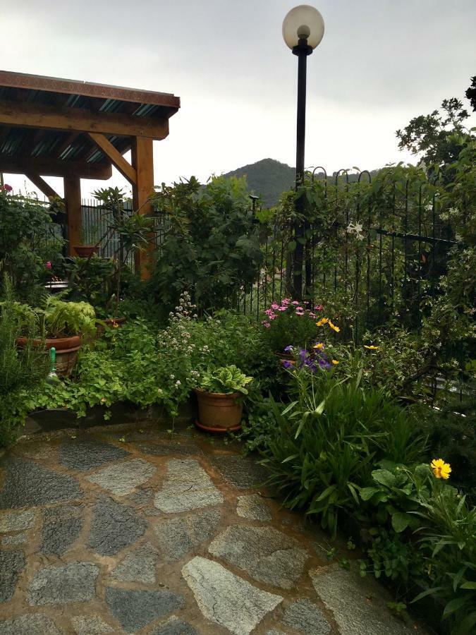 Il Nido Della Rondine Bed & Breakfast Leivi Exterior photo